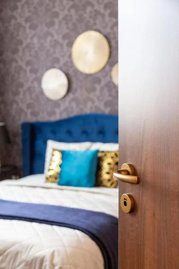 Deluxe Central Quentin Apartment 3Bedrm, 2Bathrm Budapest