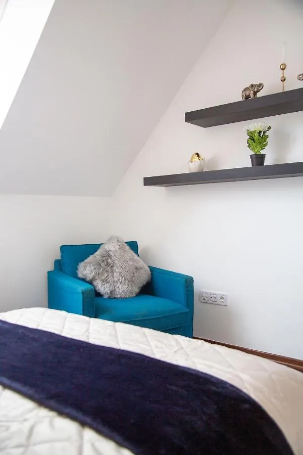 Deluxe Central Quentin Apartment 3Bedrm, 2Bathrm Budapest