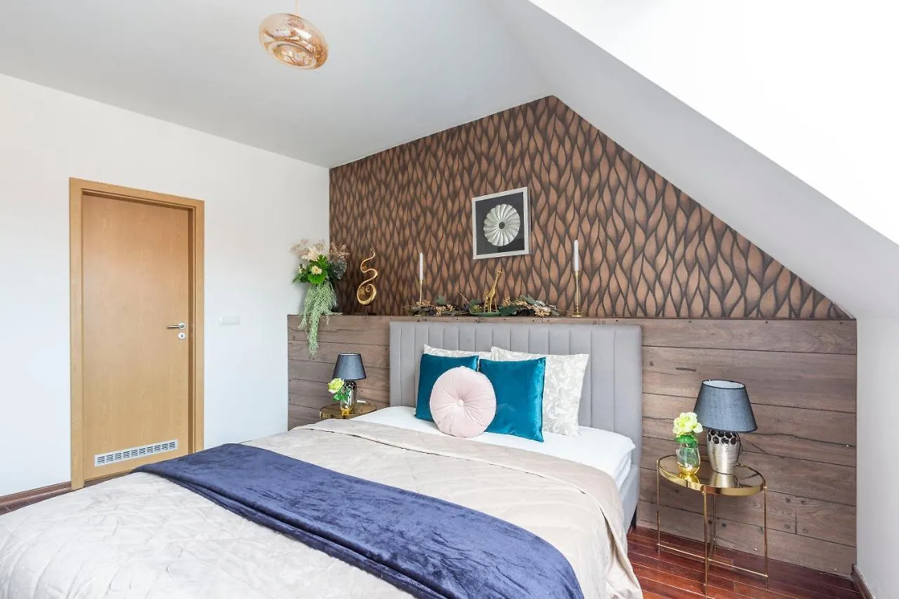 Deluxe Central Quentin Apartment 3Bedrm, 2Bathrm Budapest