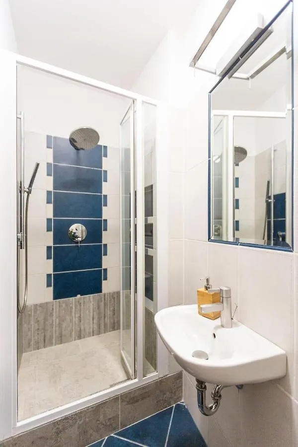 Deluxe Central Quentin Apartment 3Bedrm, 2Bathrm Budapest Hungary