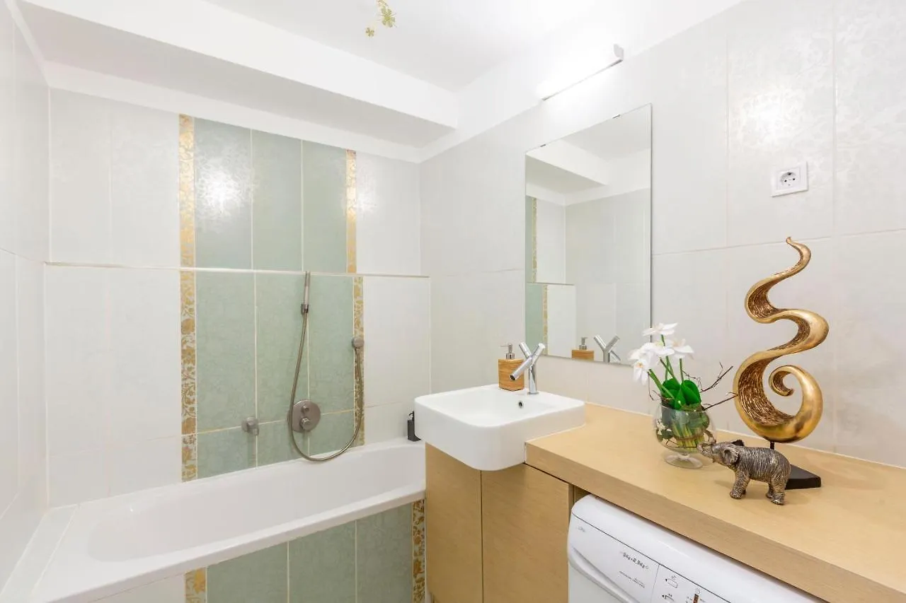 Deluxe Central Quentin Apartment 3Bedrm, 2Bathrm Budapest 0*,  Hungary