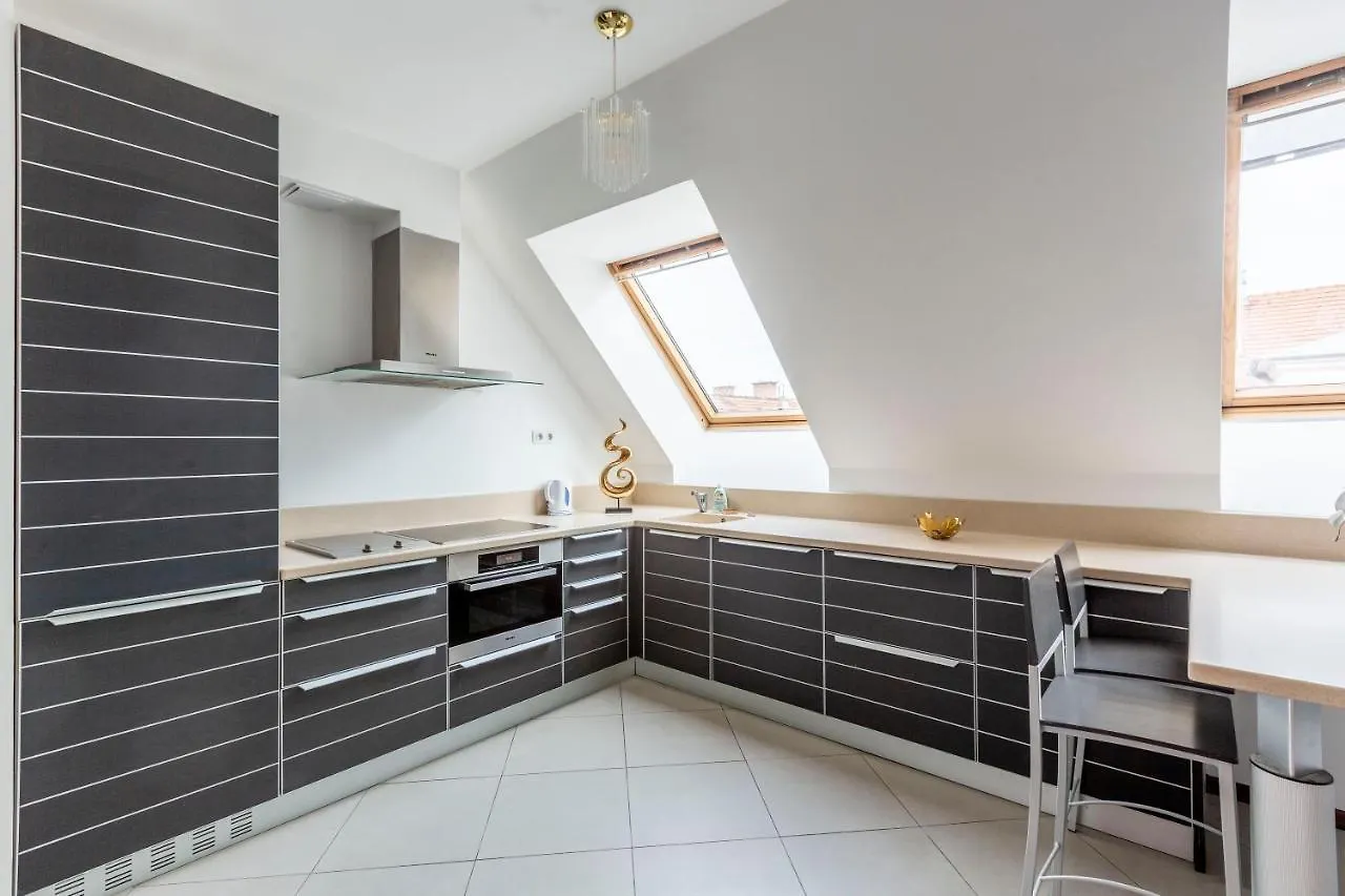 Deluxe Central Quentin Apartment 3Bedrm, 2Bathrm Budapest