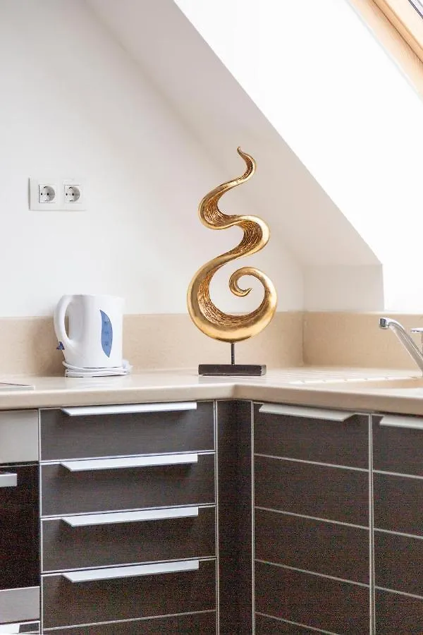 Deluxe Central Quentin Apartment 3Bedrm, 2Bathrm Budapest
